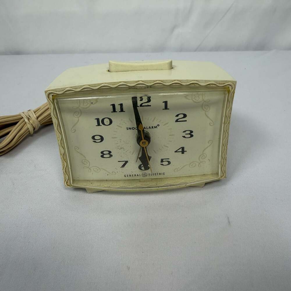 Vintage General Electric Snooz-Alarm Electric Clock Model 7315